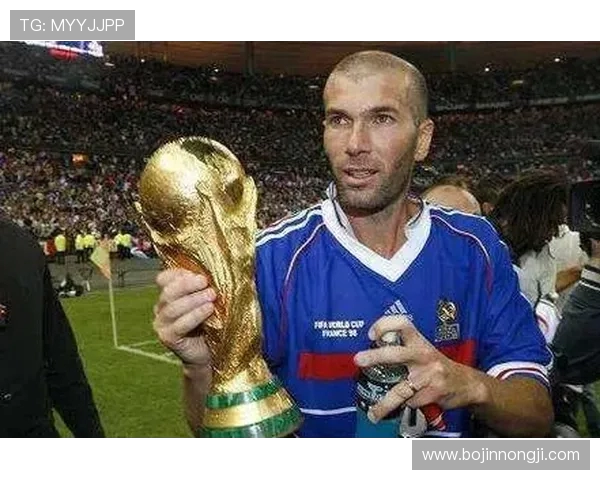 齐内丁齐达内：传奇球员与足坛巨星的辉煌人生与精神传奇