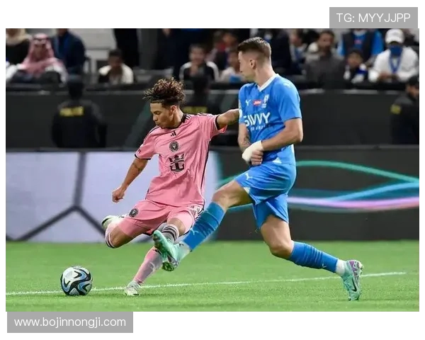 巴黎圣日耳曼与马赛激战一触即发 谁能在法甲巅峰对决中笑到最后