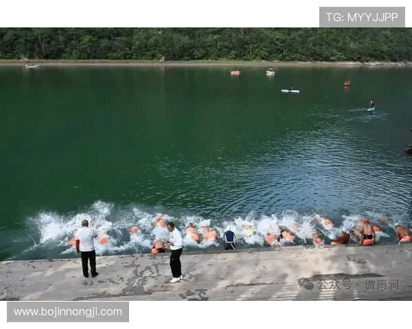 从高空跃入碧波之间探寻跳水运动的力量美感与心灵震撼